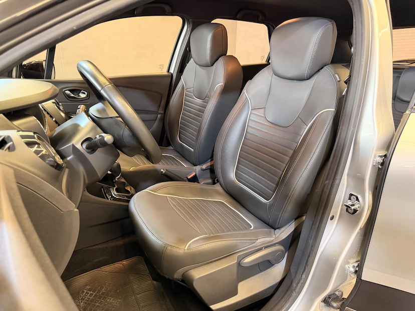 Foto do veículo RENAULT CAPTUR  INTEN 16A 2020 107.000 KM 74.900,00