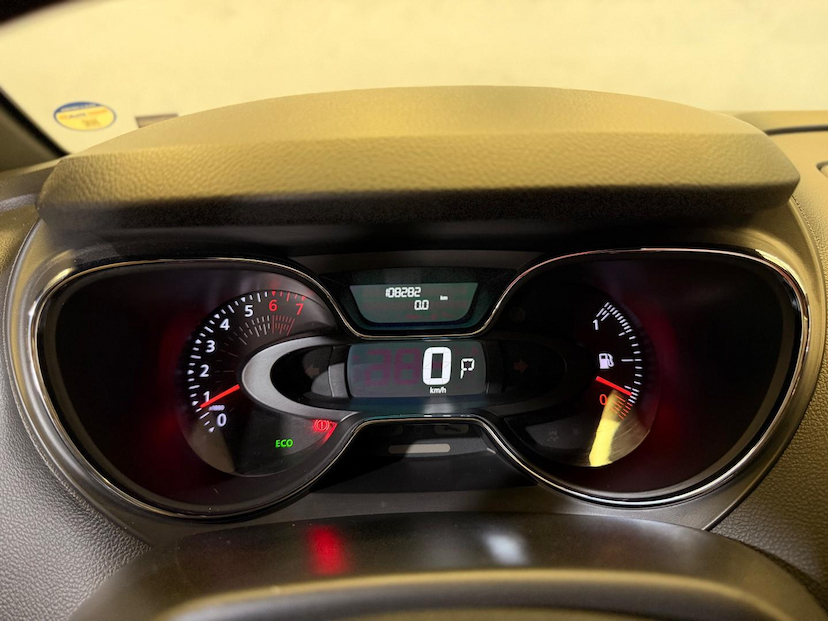 Foto do veículo RENAULT CAPTUR  INTEN 16A 2020 107.000 KM 74.900,00