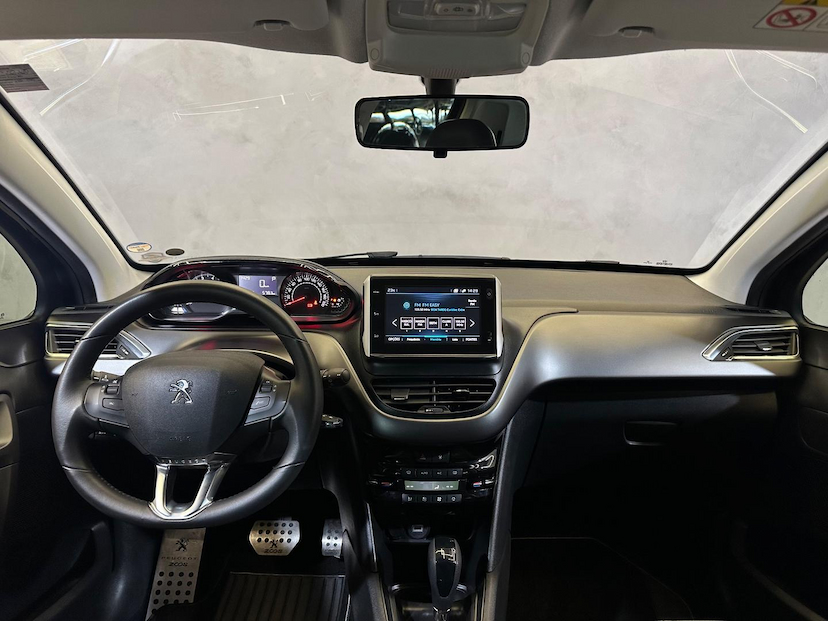 Foto do veículo PEUGEOT 2008  STYLE AT 2023 22.000 KM 91.900,00