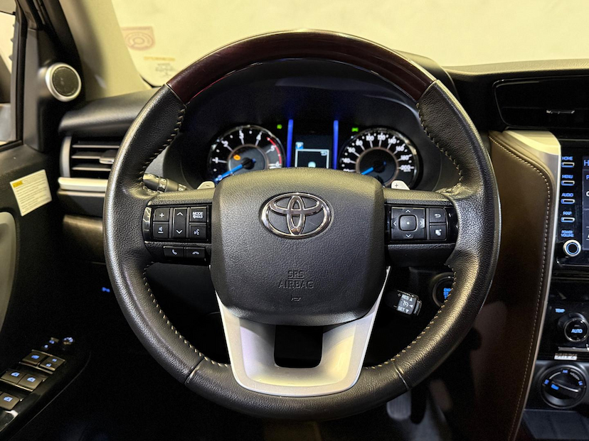 Foto do veículo TOYOTA HILUX  SW4 SRX 4X4 AUTOMATICO 2020 106.250 KM 254.900,00