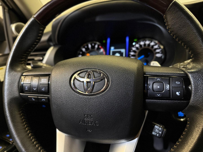 Foto do veículo TOYOTA HILUX  SW4 SRX 4X4 AUTOMATICO 2020 106.250 KM 254.900,00