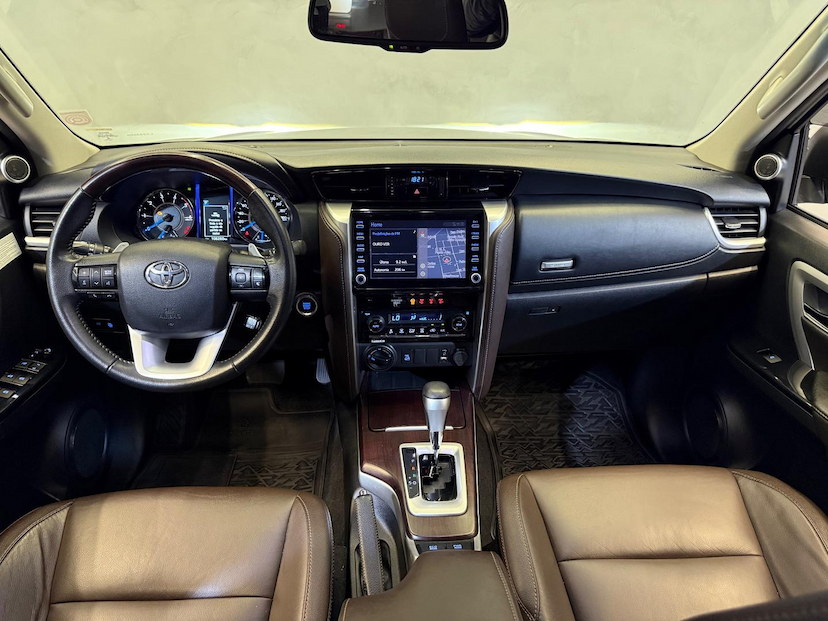Foto do veículo TOYOTA HILUX  SW4 SRX 4X4 AUTOMATICO 2020 106.250 KM 254.900,00