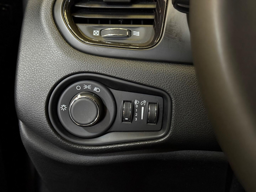 Foto do veículo JEEP RENEGADE  LGTD T270 2023 35.444 KM 106.900,00