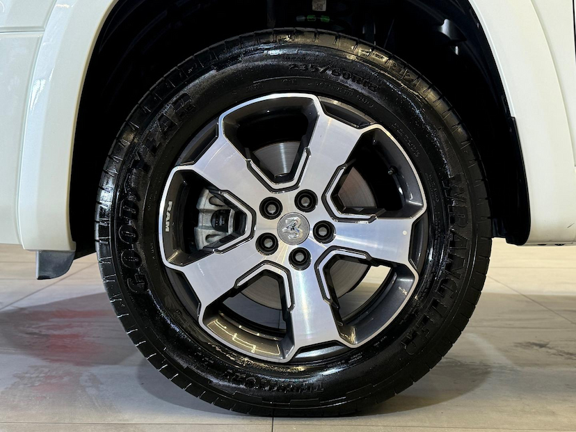 Foto do veículo RAM RAMPAGE  LARAMIE 2.0 GAS 2024 8.500 KM 209.900,00