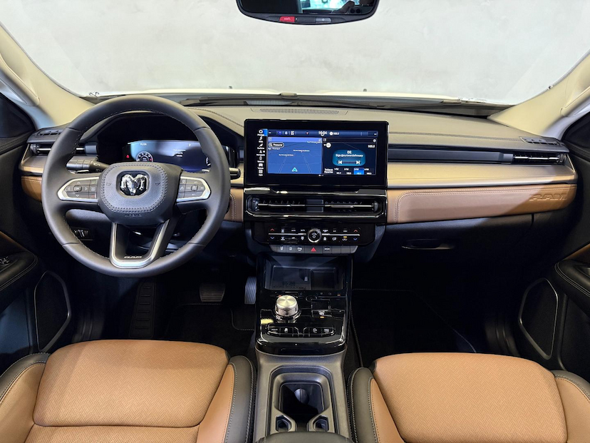 Foto do veículo RAM RAMPAGE  LARAMIE 2.0 GAS 2024 8.500 KM 209.900,00