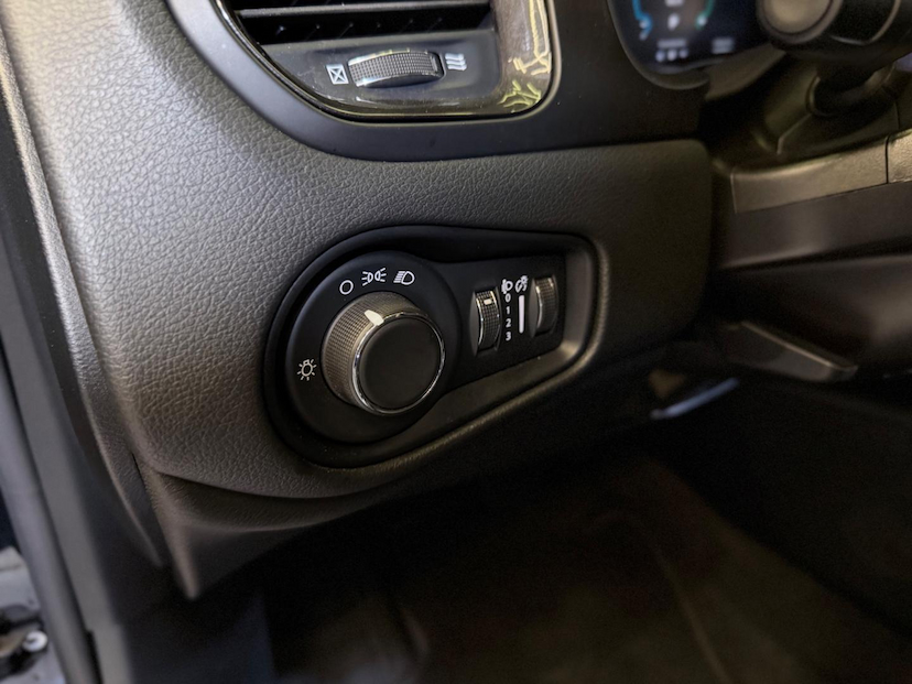 Foto do veículo JEEP RENEGADE  LONGITUDE T270 1.3 TB 4X2 FLEX AUT 2025 19.220 KM 117.900,00