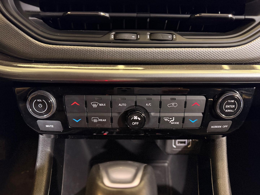 Foto do veículo JEEP COMPASS  LONG TF 2023 23.064 KM 138.900,00