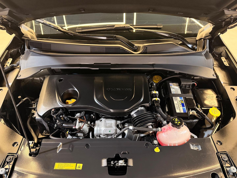 Foto do veículo JEEP COMPASS  LONG TF 2023 23.064 KM 138.900,00
