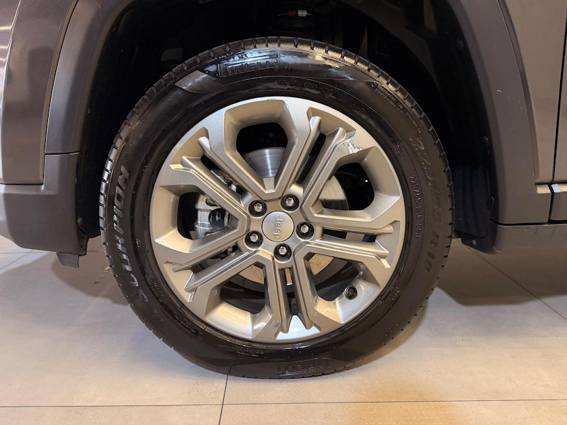 Foto do veículo JEEP COMPASS  LONG TF 2023 23.064 KM 138.900,00