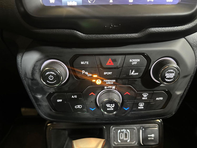 Foto do veículo JEEP RENEGADE  LGTD T270 2023 40.015 KM 105.900,00