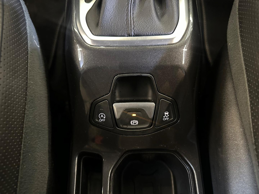 Foto do veículo JEEP RENEGADE  LGTD T270 2023 40.015 KM 105.900,00