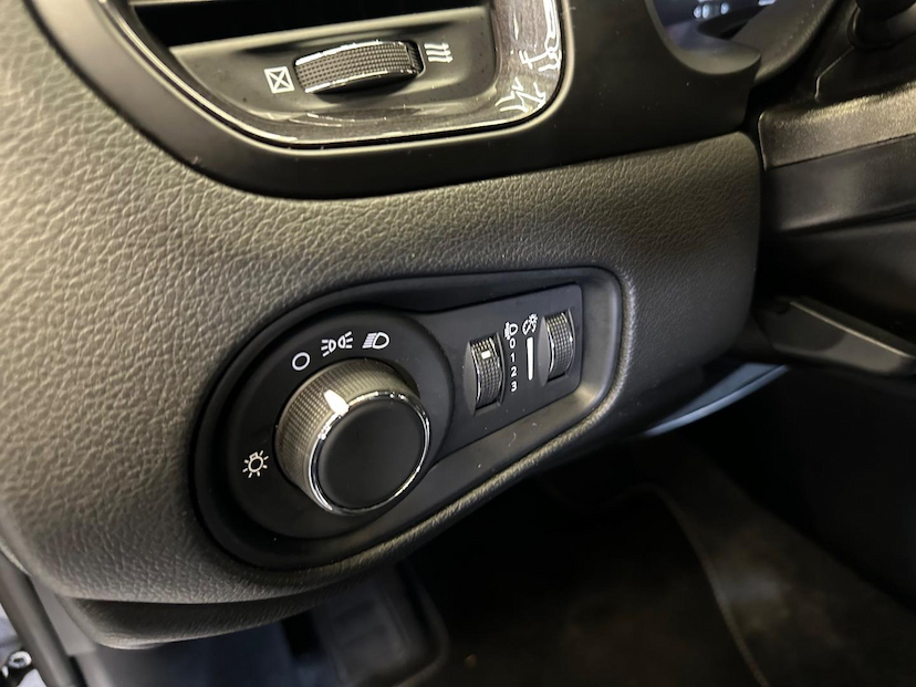 Foto do veículo JEEP RENEGADE  LGTD T270 2023 40.015 KM 105.900,00