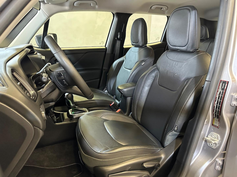 Foto do veículo JEEP RENEGADE  LGTD T270 2023 40.015 KM 105.900,00