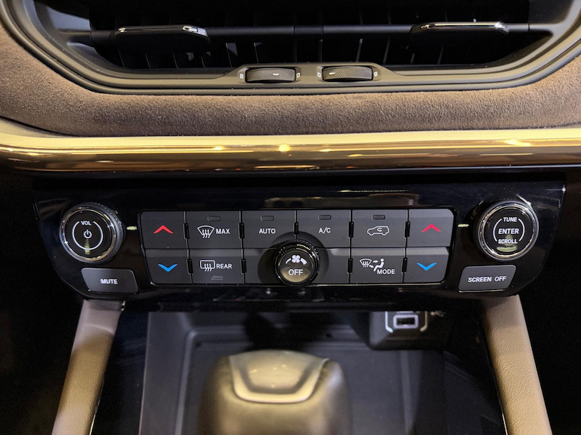Foto do veículo JEEP COMMANDER  OVR T270 2024 2.743 KM 199.900,00