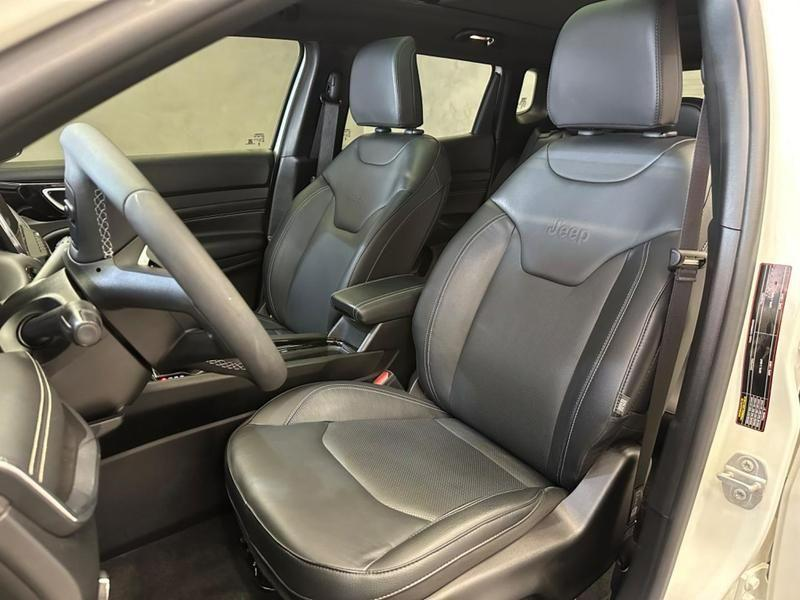 Foto do veículo JEEP COMPASS  SERIE S TF 2023 33.450 KM 165.900,00