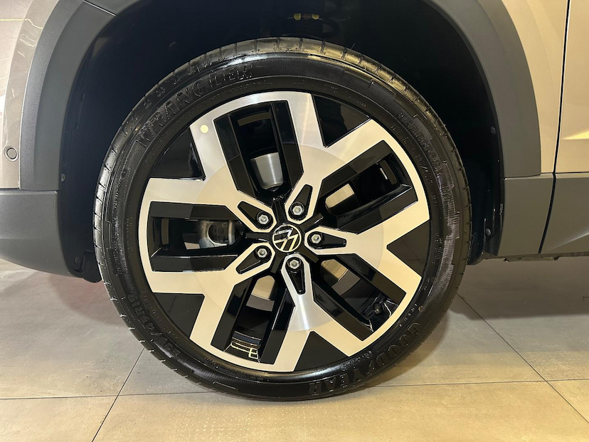 Foto do veículo VOLKSWAGEN TAOS  HL TSI 2024 10.569 KM 179.900,00