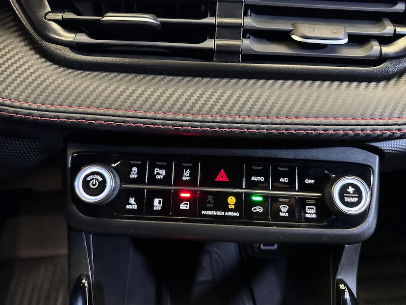Foto do veículo FIAT FASTBACK  ABARTH 270 2025 27.180 KM 144.900,00