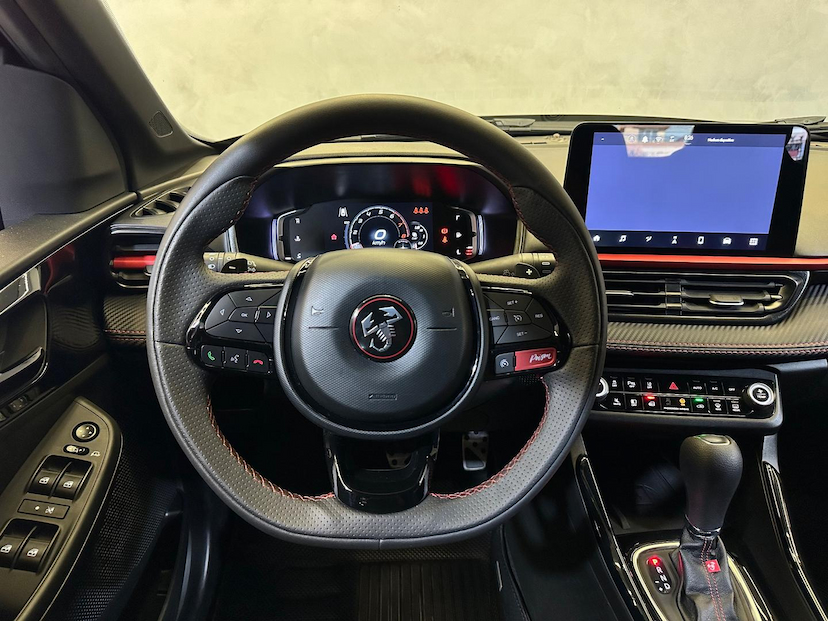 Foto do veículo FIAT FASTBACK  ABARTH 270 2025 27.180 KM 144.900,00