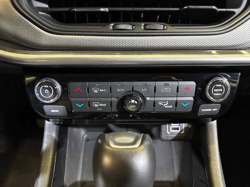 Foto do veículo JEEP COMPASS  LONG TF 2024 21.458 KM 146.900,00