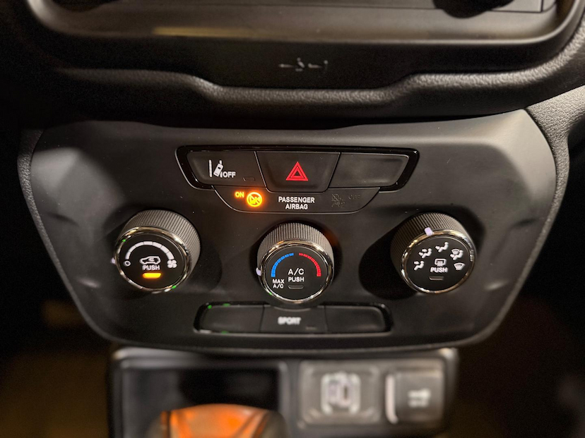 Foto do veículo JEEP RENEGADE  SPT T270 2022 19.620 KM 102.900,00
