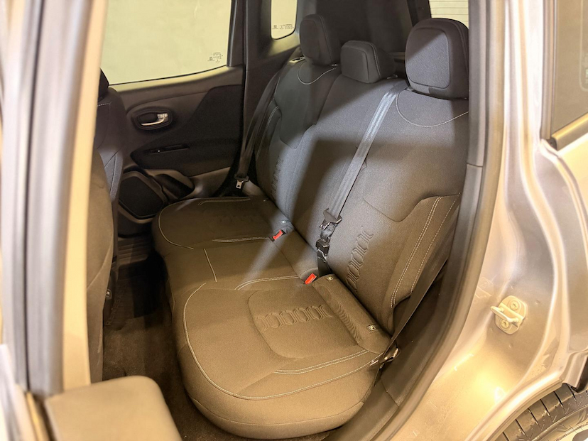 Foto do veículo JEEP RENEGADE  SPT T270 2022 19.620 KM 102.900,00