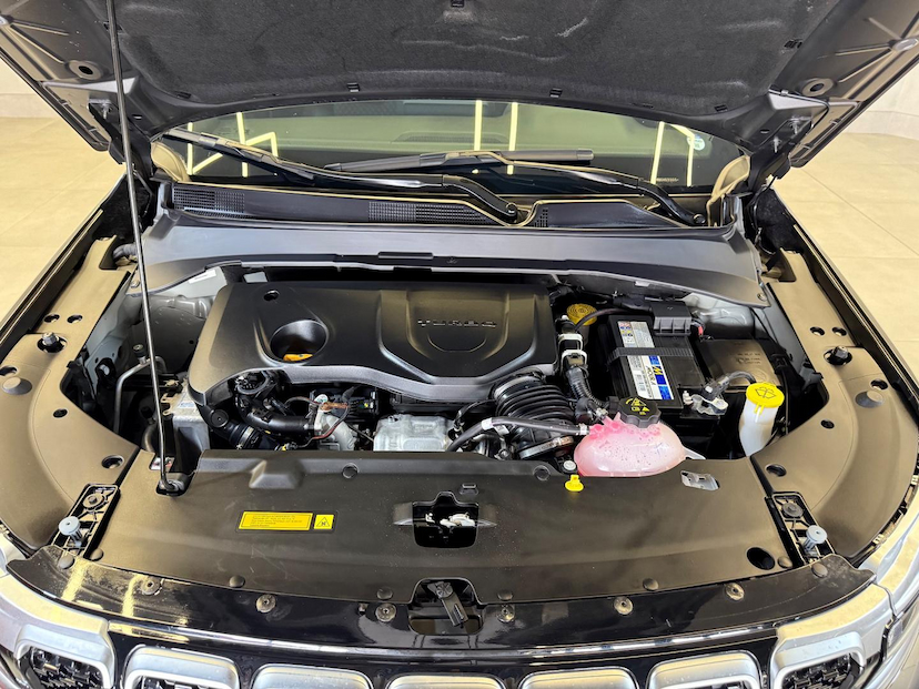 Foto do veículo JEEP COMMANDER  OVR T270 2024 18.566 KM 205.900,00