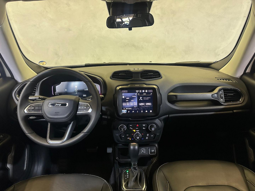 Foto do veículo JEEP RENEGADE  LGTD T270 2023 39.947 KM 106.900,00