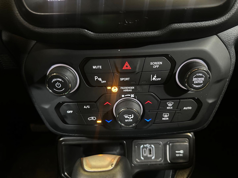 Foto do veículo JEEP RENEGADE  LGTD T270 2023 39.947 KM 106.900,00