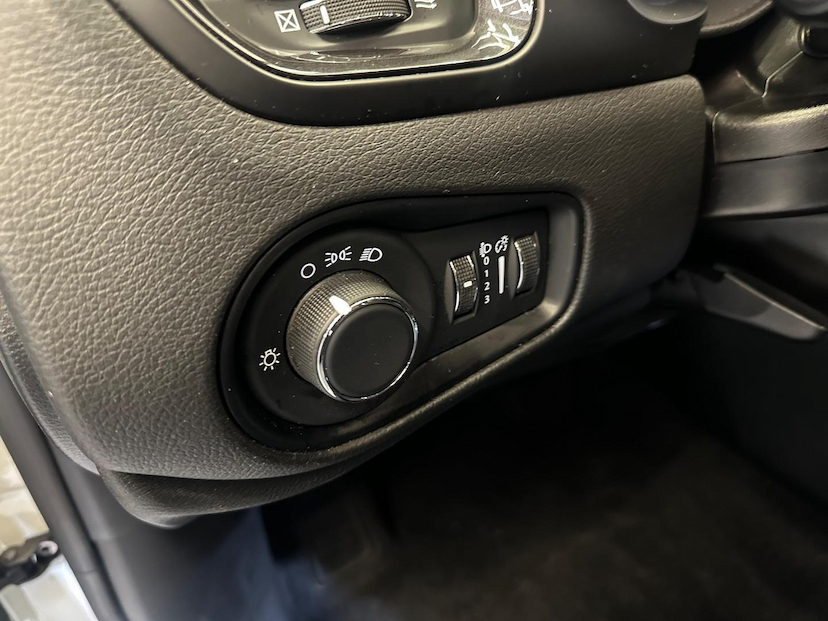 Foto do veículo JEEP RENEGADE  LGTD T270 2023 39.947 KM 106.900,00