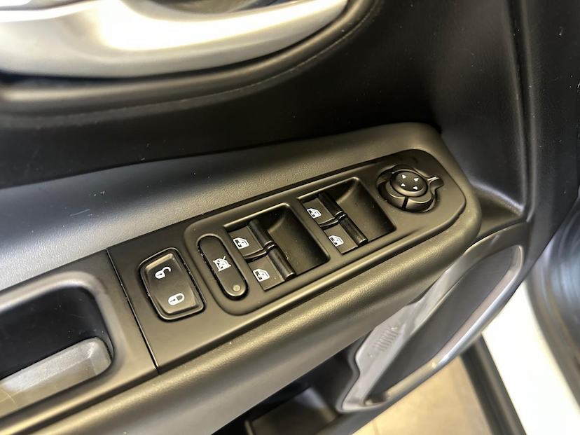Foto do veículo JEEP RENEGADE  LGTD T270 2023 39.947 KM 106.900,00