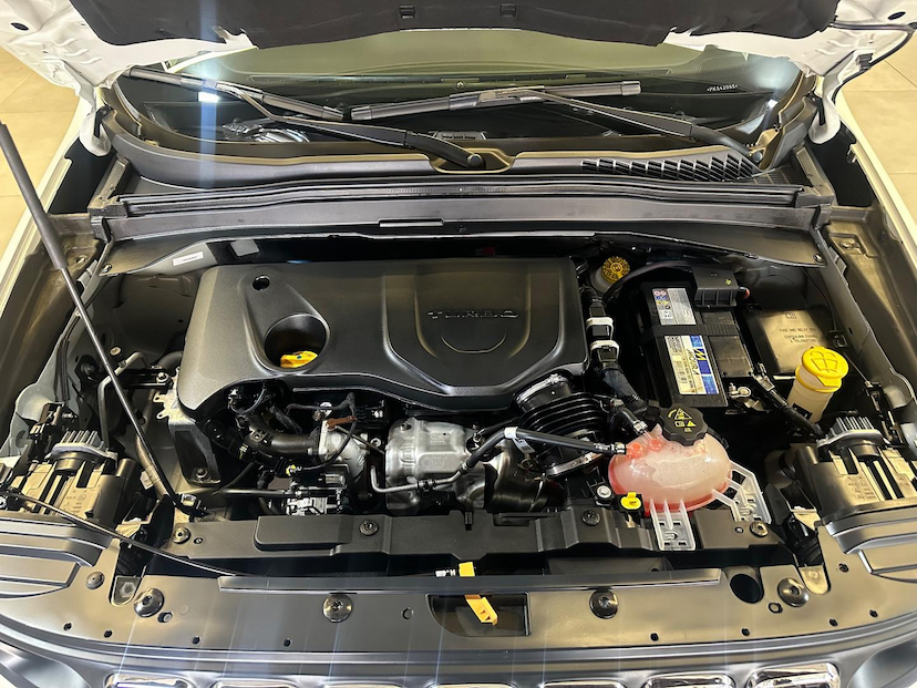 Foto do veículo JEEP RENEGADE  LGTD T270 2023 39.947 KM 106.900,00