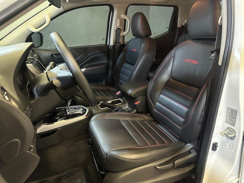 Foto do veículo NISSAN FRONTIER  ATK X4 2025 21.857 KM 219.900,00