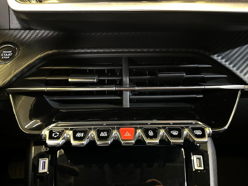 Foto do veículo PEUGEOT 208  1.6 GRIFFE 16V FLEX 4P AUTOMATICO 2023 28.570 KM 92.900,00