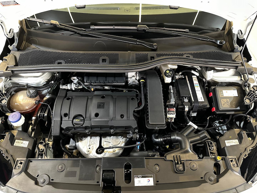 Foto do veículo PEUGEOT 208  1.6 GRIFFE 16V FLEX 4P AUTOMATICO 2023 28.570 KM 92.900,00