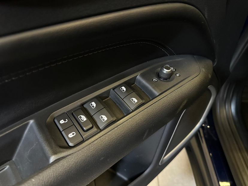 Foto do veículo JEEP COMPASS  LONG TF 2022 31.678 KM 129.900,00