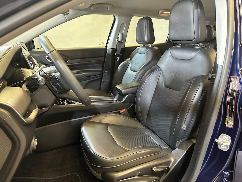 Foto do veículo JEEP COMPASS  LONG TF 2022 31.678 KM 129.900,00