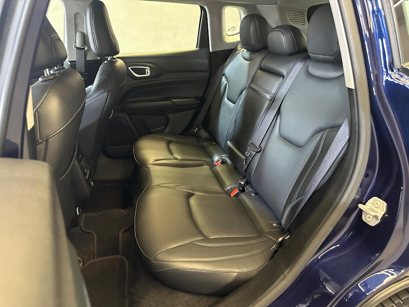Foto do veículo JEEP COMPASS  LONG TF 2022 31.678 KM 129.900,00