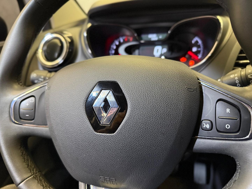 Foto do veículo RENAULT CAPTUR  INTEN 20A 2019 56.500 KM 74.900,00