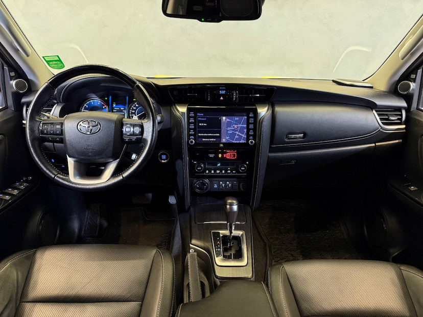 Foto do veículo TOYOTA HILUX  SW4 SRX 4X4 2.8 TDI 16V DIES. AUT. 2021 101.360 KM 279.900,00