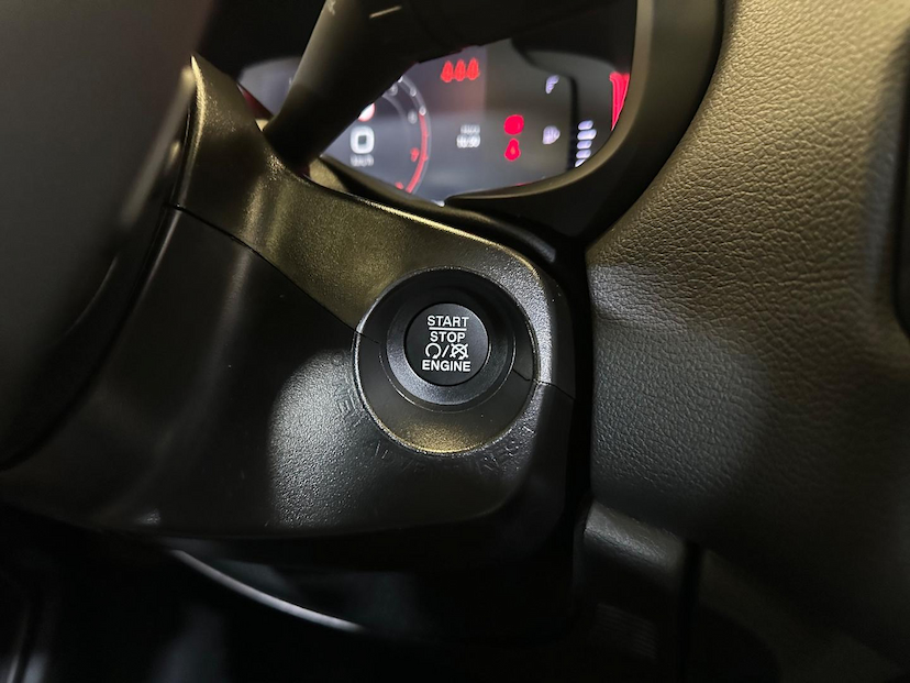 Foto do veículo JEEP RENEGADE  SAHARA 2025 11.265 KM 145.900,00