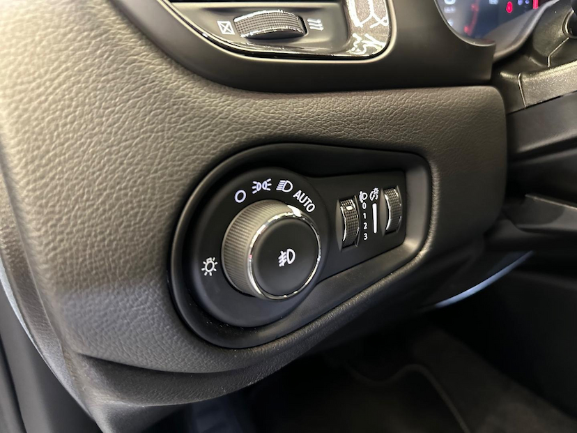 Foto do veículo JEEP RENEGADE  SAHARA 2025 11.265 KM 145.900,00