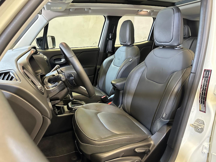 Foto do veículo JEEP RENEGADE  SAHARA 2025 11.265 KM 145.900,00