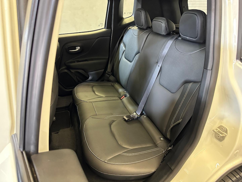 Foto do veículo JEEP RENEGADE  SAHARA 2025 11.265 KM 145.900,00