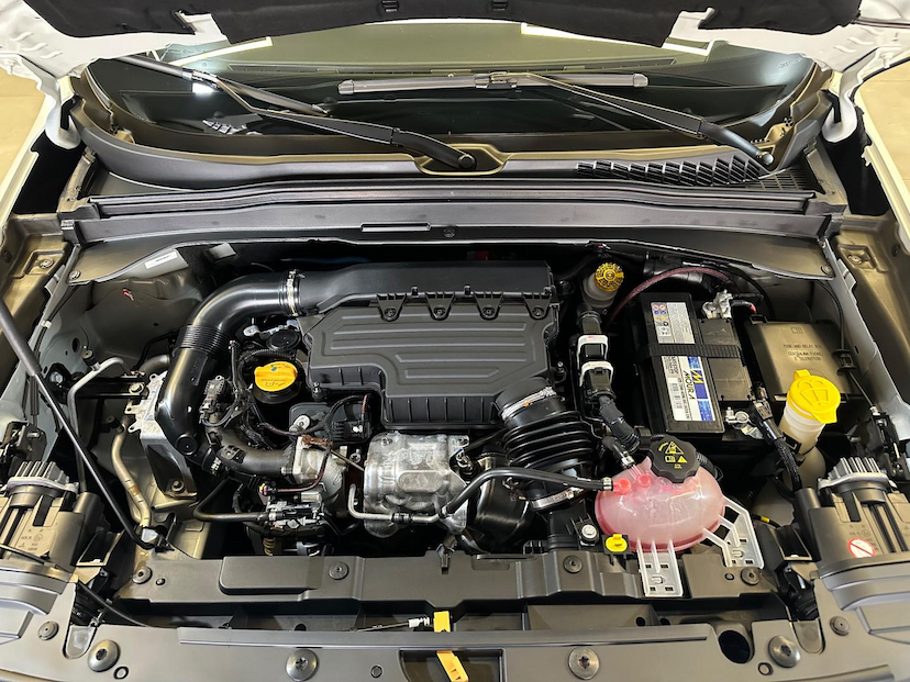 Foto do veículo JEEP RENEGADE  SAHARA 2025 11.265 KM 145.900,00