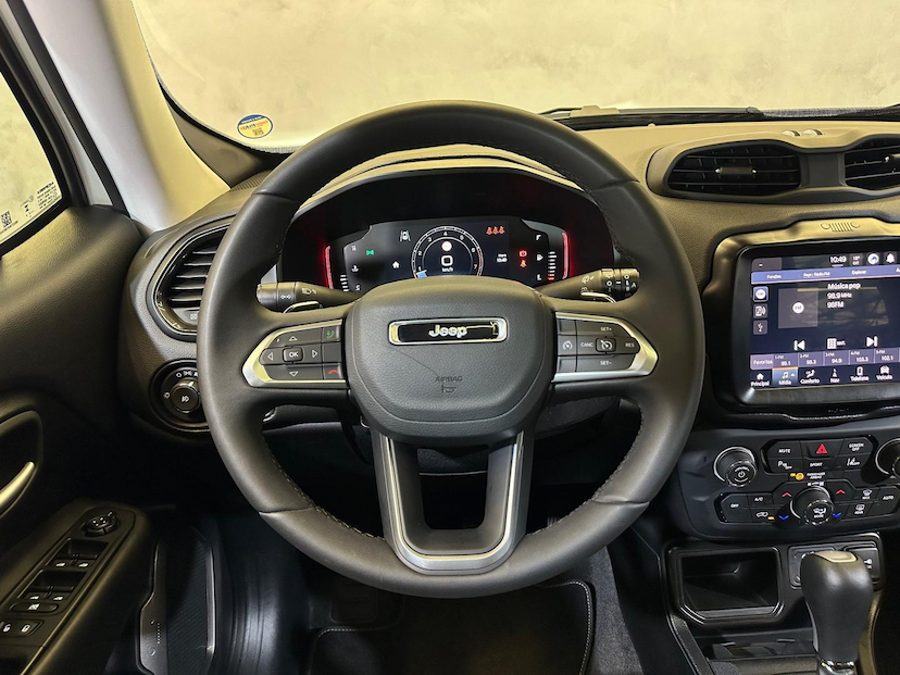 Foto do veículo JEEP RENEGADE  SAHARA 2025 11.265 KM 145.900,00