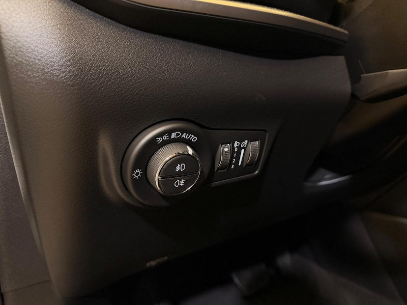 Foto do veículo JEEP COMPASS  LONG TF 2022 39.025 KM 132.900,00