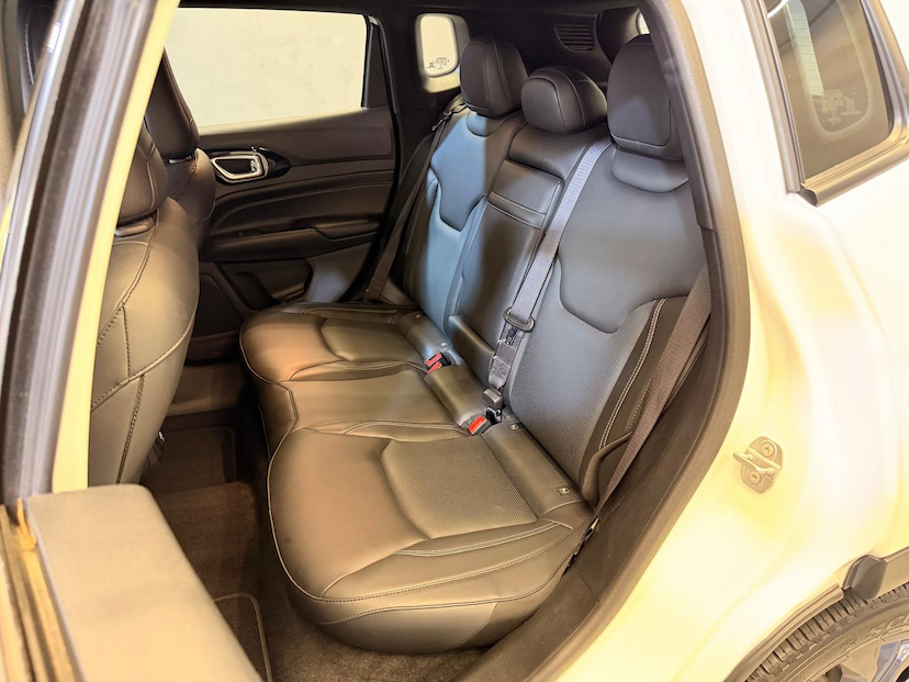 Foto do veículo JEEP COMPASS  LONG TF 2022 39.025 KM 132.900,00