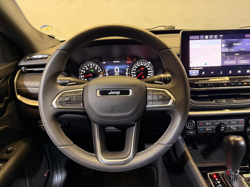 Foto do veículo JEEP COMPASS  LONG TF 2022 39.025 KM 132.900,00