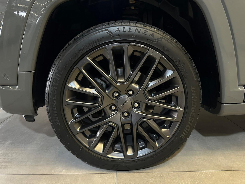 Foto do veículo JEEP COMPASS  SERIE S TF 2023 26.191 KM 169.900,00
