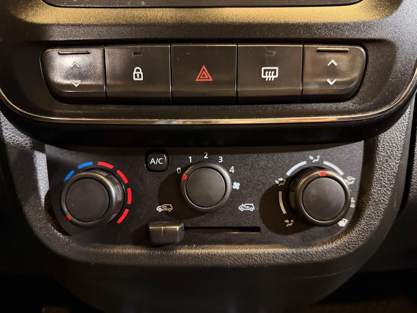 Foto do veículo RENAULT KWID  ZEN 2 2024 34.876 KM 56.900,00